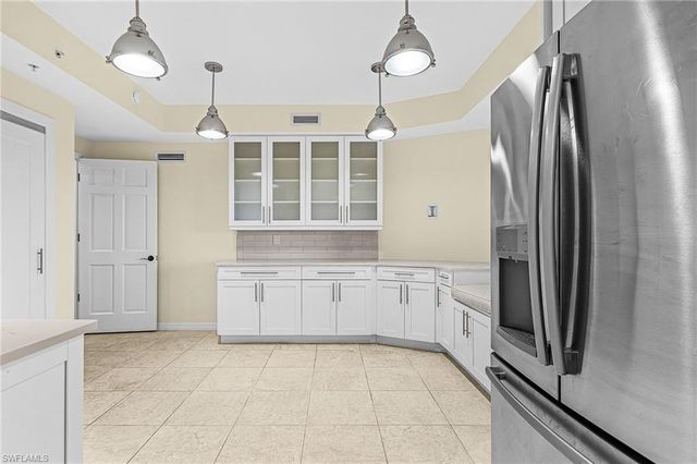 221 9th ST S 301, Naples, FL 34102