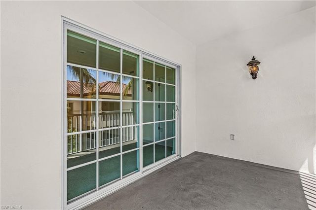 221 9th ST S 301, Naples, FL 34102