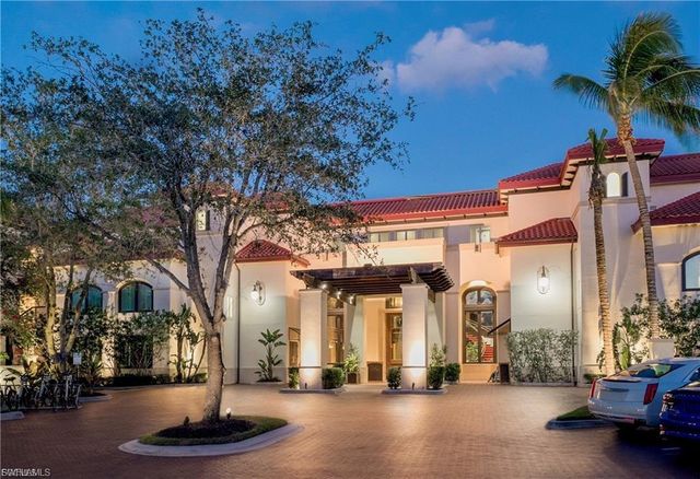 221 9th ST S 301, Naples, FL 34102