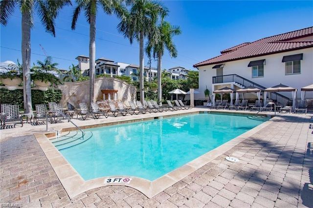 221 9th ST S 301, Naples, FL 34102