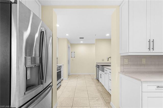 221 9th ST S 301, Naples, FL 34102