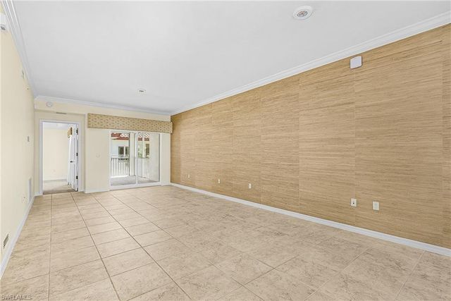 221 9th ST S 301, Naples, FL 34102