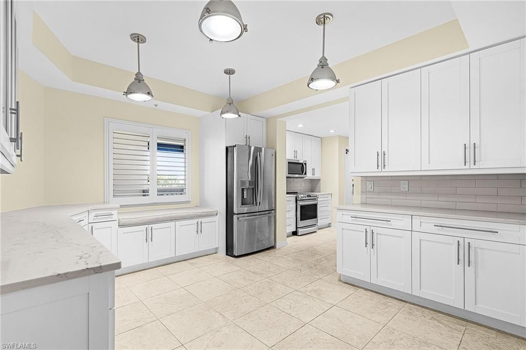 221 9th ST S 301, Naples, FL 34102