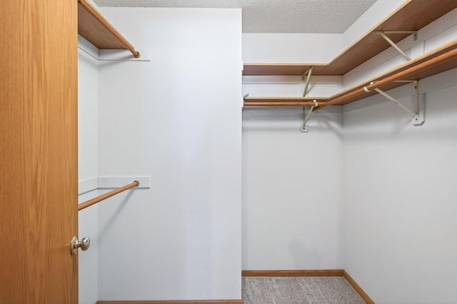 801 Southcross Drive E, Burnsville, MN 55306