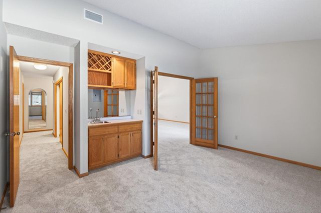 801 Southcross Drive E, Burnsville, MN 55306