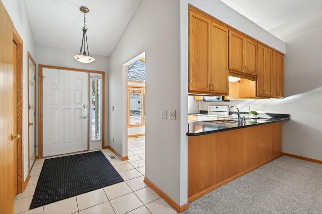 801 Southcross Drive E, Burnsville, MN 55306