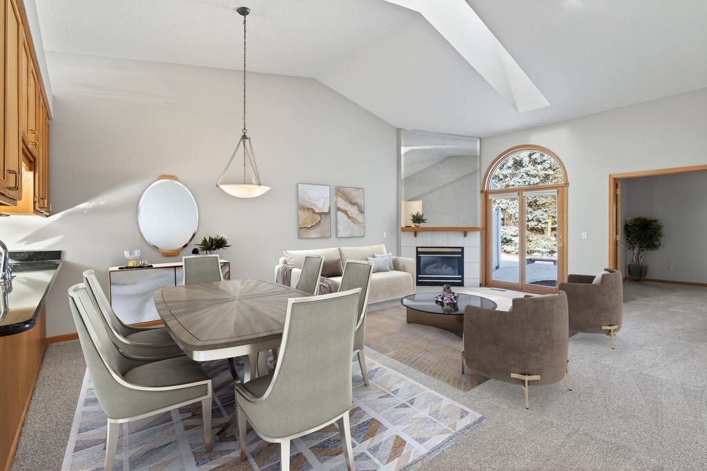 801 Southcross Drive E, Burnsville, MN 55306