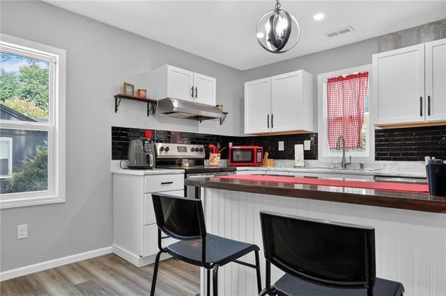 1901 S Cedar Avenue, Independence, MO 64052
