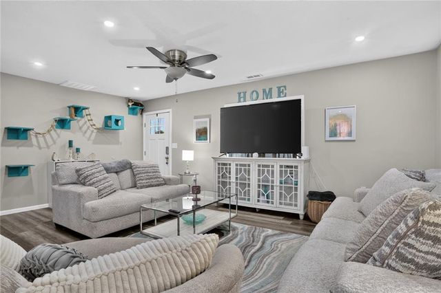 1901 S Cedar Avenue, Independence, MO 64052