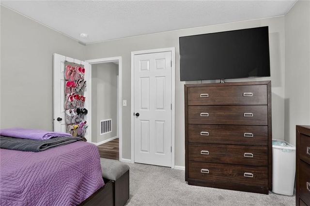 1901 S Cedar Avenue, Independence, MO 64052