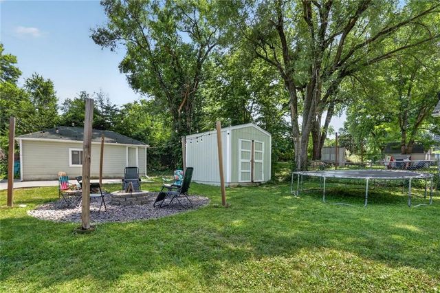 1901 S Cedar Avenue, Independence, MO 64052