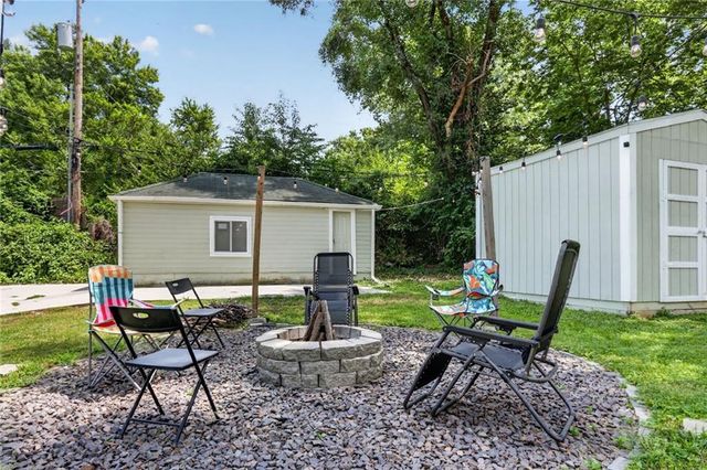 1901 S Cedar Avenue, Independence, MO 64052