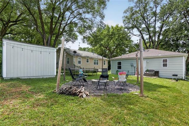 1901 S Cedar Avenue, Independence, MO 64052