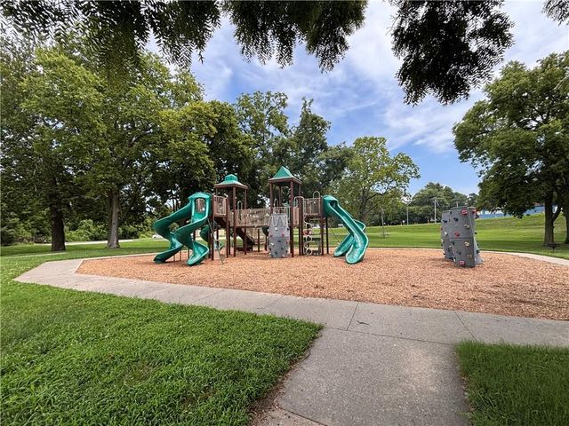 1901 S Cedar Avenue, Independence, MO 64052