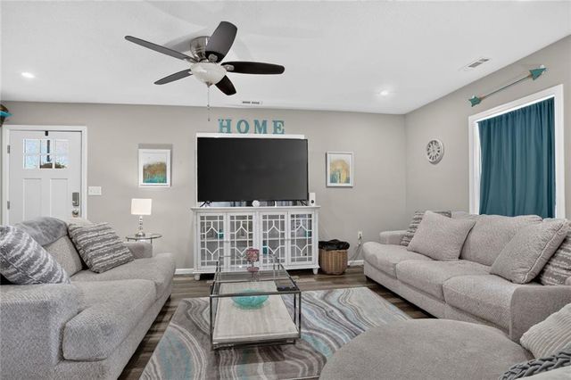 1901 S Cedar Avenue, Independence, MO 64052