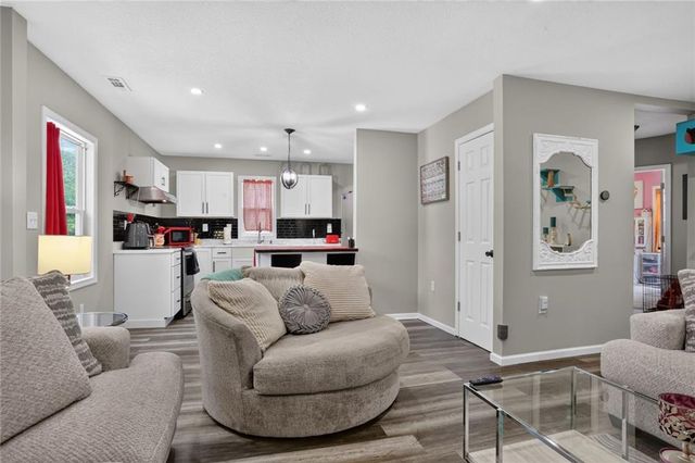 1901 S Cedar Avenue, Independence, MO 64052