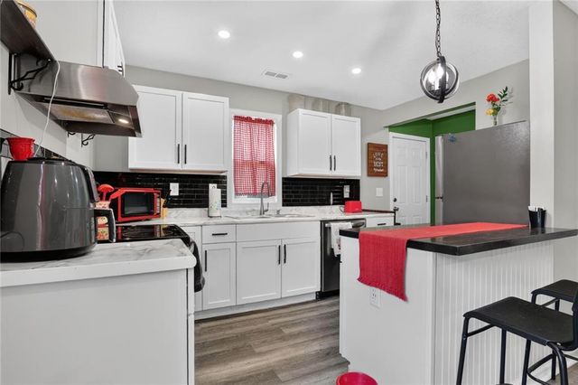 1901 S Cedar Avenue, Independence, MO 64052
