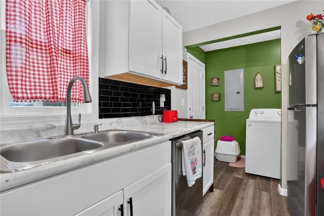 1901 S Cedar Avenue, Independence, MO 64052