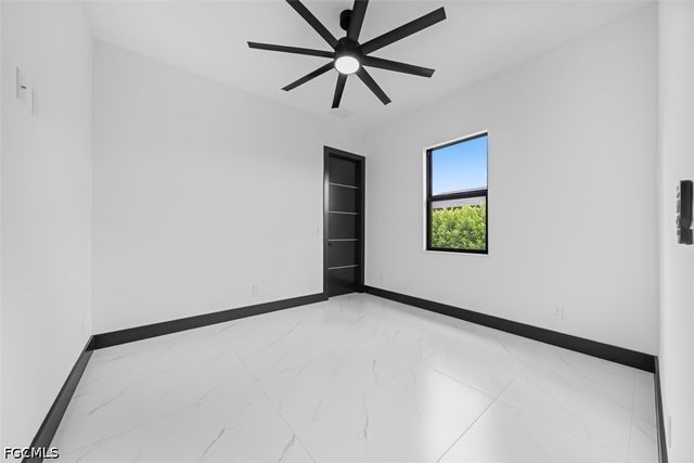2417 SW 2nd TER, Cape Coral, FL 33991