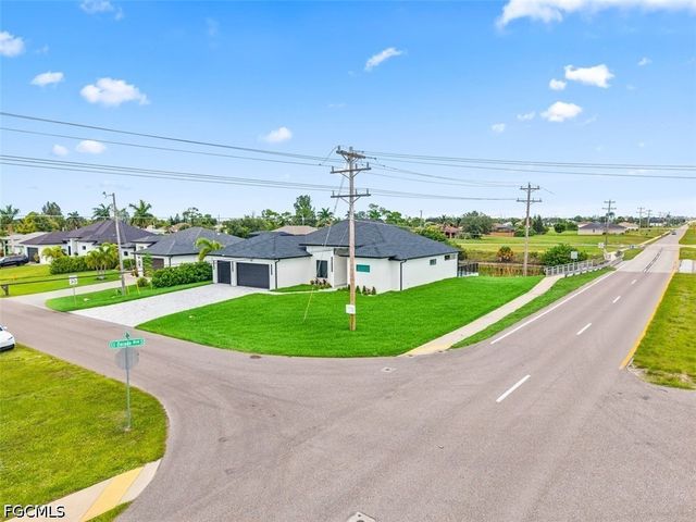 2417 SW 2nd TER, Cape Coral, FL 33991