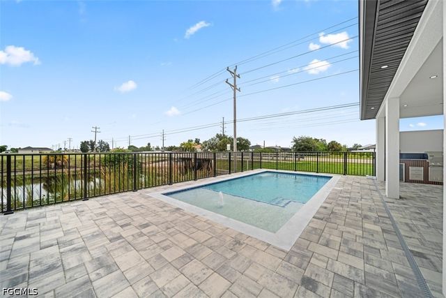 2417 SW 2nd TER, Cape Coral, FL 33991
