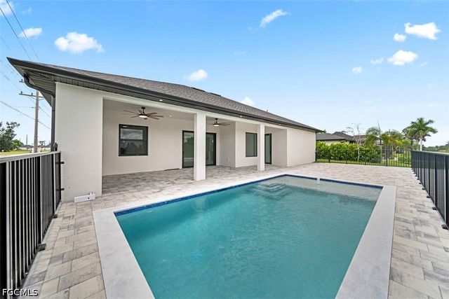 2417 SW 2nd TER, Cape Coral, FL 33991