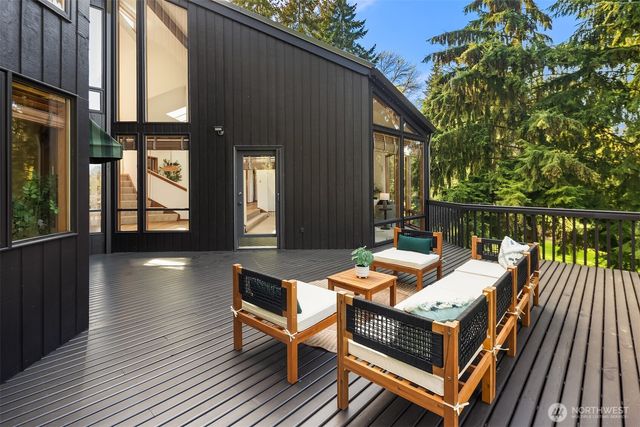 8438 N Mercer Way, Mercer Island, WA 98040