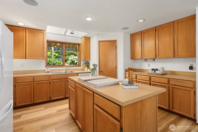 8438 N Mercer Way, Mercer Island, WA 98040