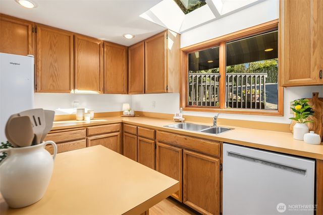 8438 N Mercer Way, Mercer Island, WA 98040