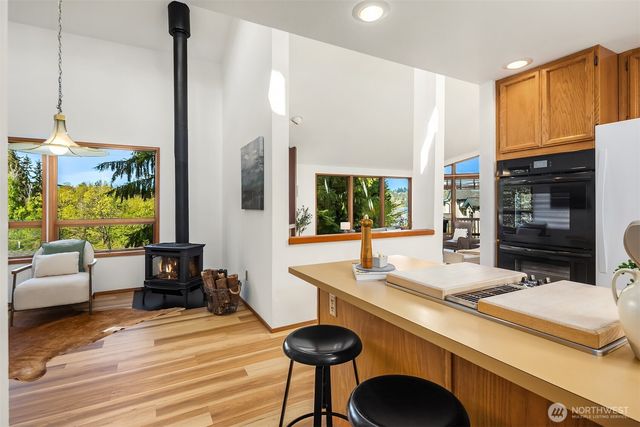 8438 N Mercer Way, Mercer Island, WA 98040