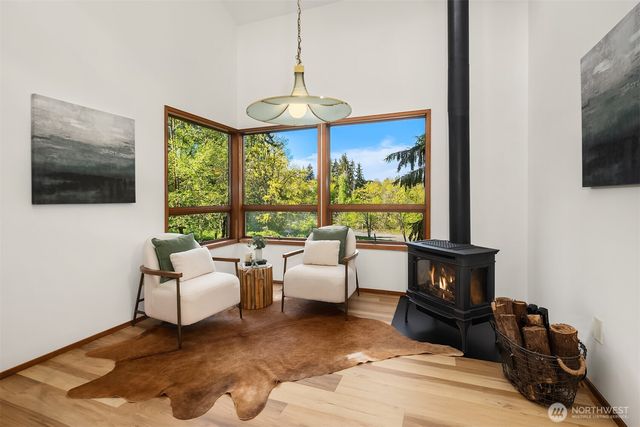 8438 N Mercer Way, Mercer Island, WA 98040