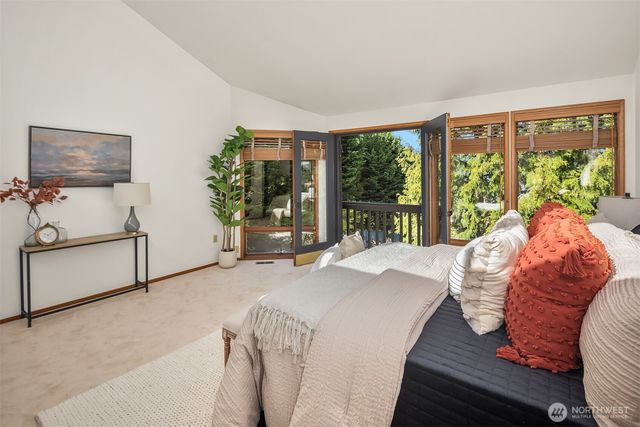 8438 N Mercer Way, Mercer Island, WA 98040