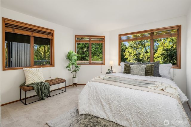 8438 N Mercer Way, Mercer Island, WA 98040