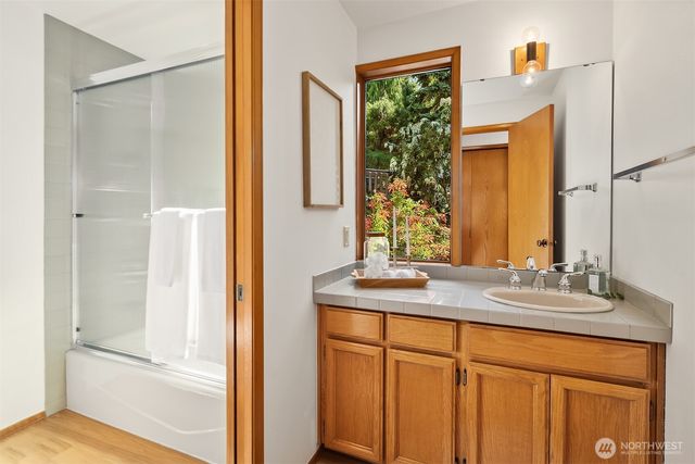 8438 N Mercer Way, Mercer Island, WA 98040