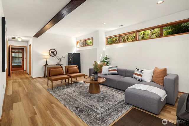 8438 N Mercer Way, Mercer Island, WA 98040