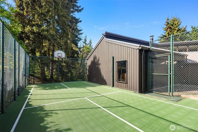 8438 N Mercer Way, Mercer Island, WA 98040