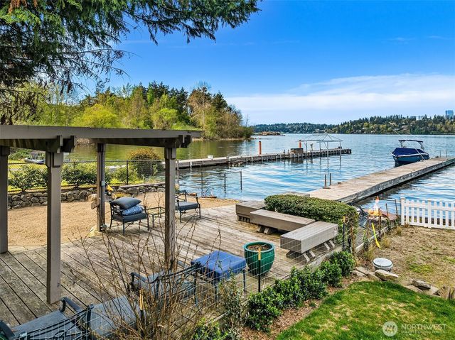 8438 N Mercer Way, Mercer Island, WA 98040