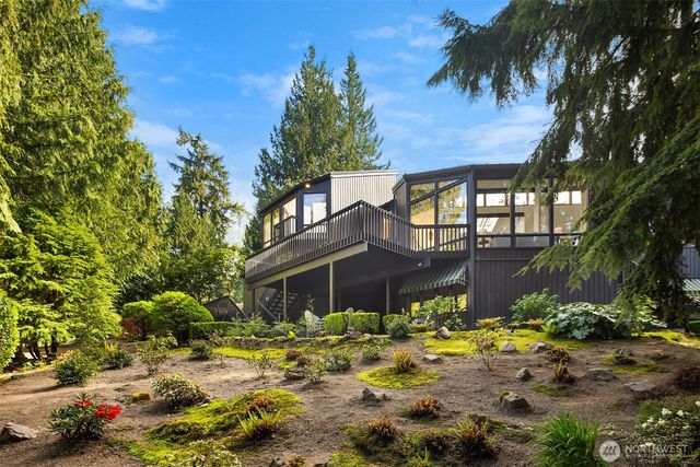 8438 N Mercer Way, Mercer Island, WA 98040