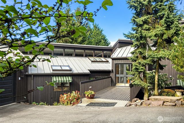 8438 N Mercer Way, Mercer Island, WA 98040