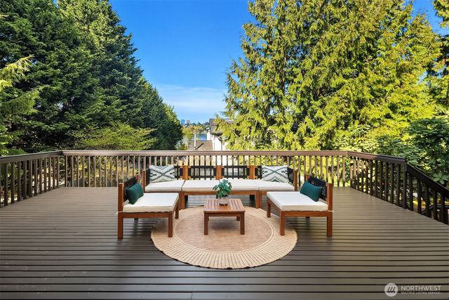 8438 N Mercer Way, Mercer Island, WA 98040