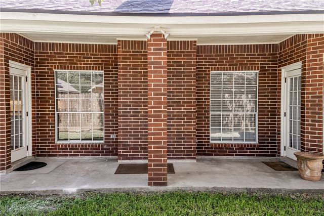 6326 Saint Denis St, Corpus Christi, TX 78414