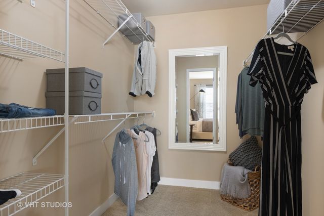 26 Sterling Circle 307, Wheaton, IL 60189