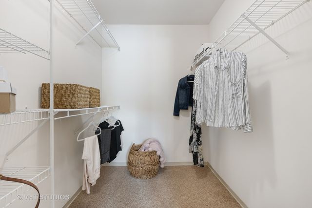 26 Sterling Circle 307, Wheaton, IL 60189
