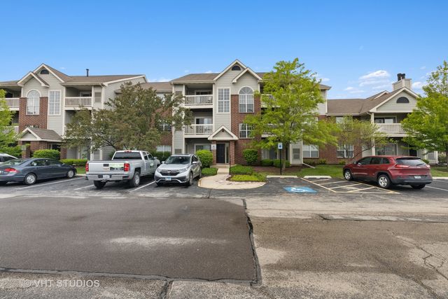 26 Sterling Circle 307, Wheaton, IL 60189