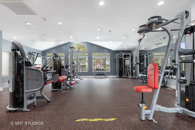 26 Sterling Circle 307, Wheaton, IL 60189