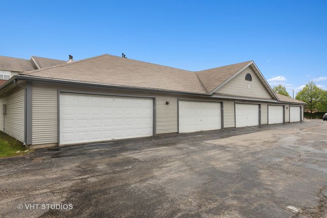 26 Sterling Circle 307, Wheaton, IL 60189