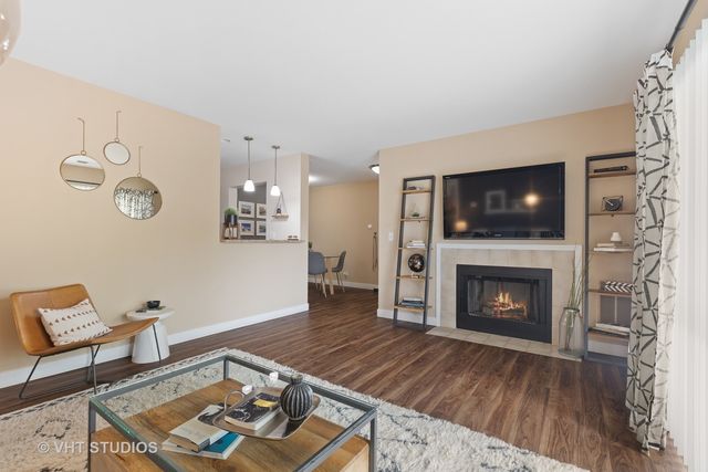 26 Sterling Circle 307, Wheaton, IL 60189