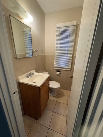 4864 Carol Street D, Skokie, IL 60077