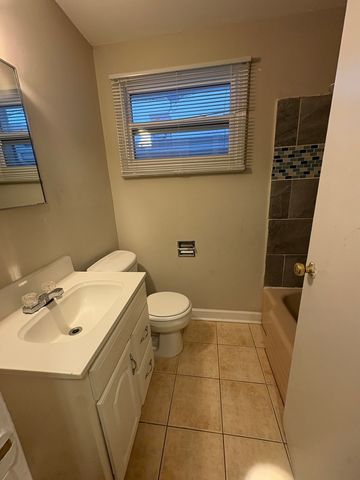 4864 Carol Street D, Skokie, IL 60077