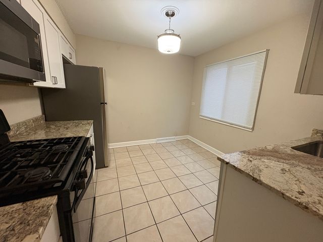 4864 Carol Street D, Skokie, IL 60077